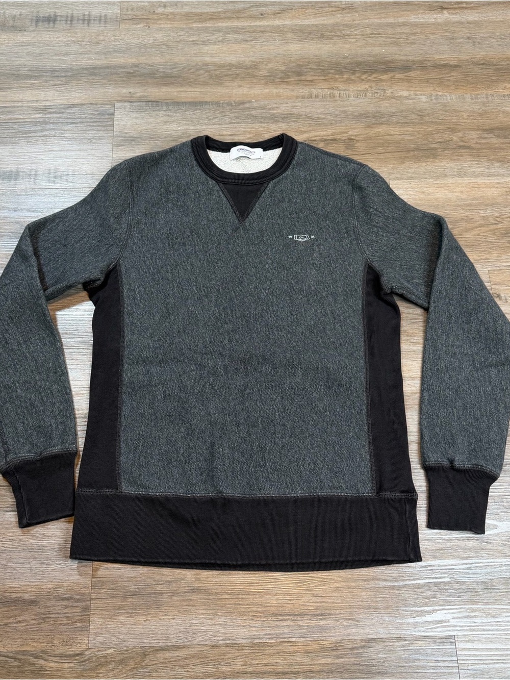 Commonwealth Brand Sweatshirt Mens Small Gray Pullover Sweater Long Sleeve Y2K